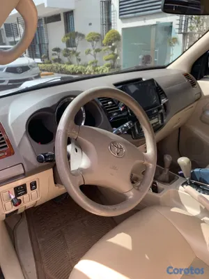 2008 Toyota Fortuner — foto 4 / 12