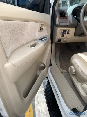 2008 Toyota Fortuner — foto 5 / 12