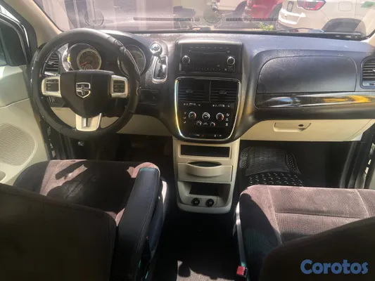 2014 Dodge gran caravan — foto 2 / 7