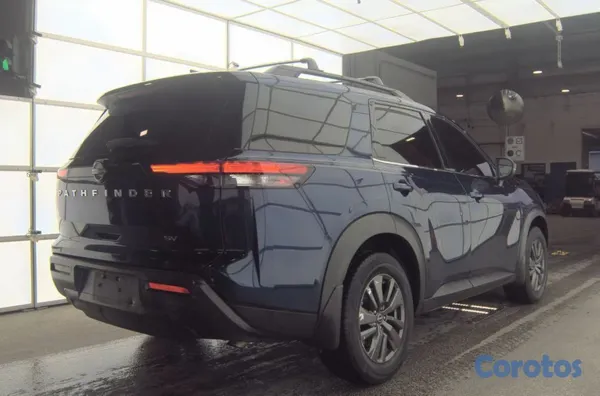 2022 Nissan Pathfinder — foto 2 / 9