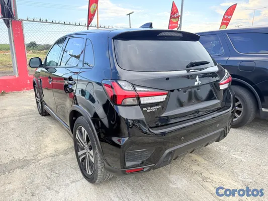 2020 Mitsubishi Outlander — foto 7 / 11