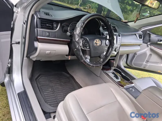 2013 Toyota Camry — foto 12 / 14