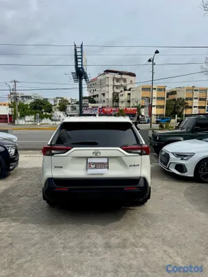 2020 Toyota Rav-4 — foto 7 / 12