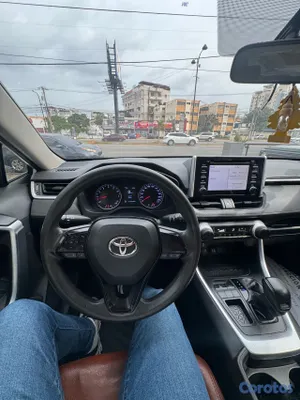 2020 Toyota Rav-4 — foto 9 / 12