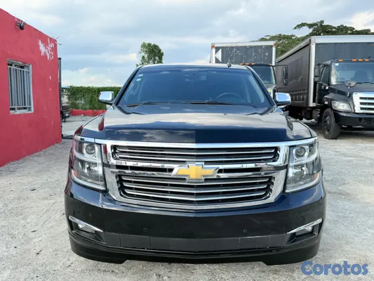 2015 Chevrolet Suburban — foto 2 / 8