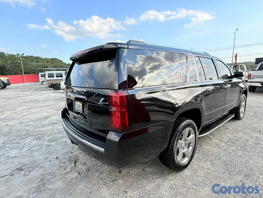 2015 Chevrolet Suburban — foto 6 / 8