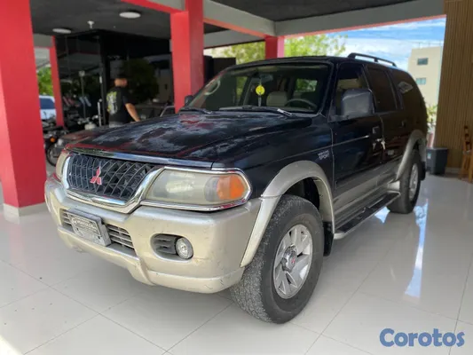 2001 Mitsubishi Montero — foto 2 / 11