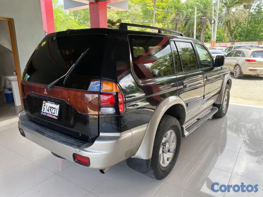 2001 Mitsubishi Montero — foto 3 / 11