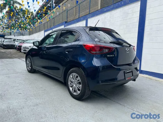 2020 Mazda MAZDA 2 — foto 3 / 10