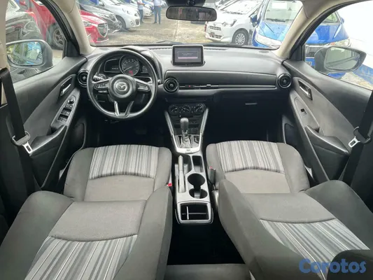 2020 Mazda MAZDA 2 — foto 6 / 10