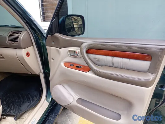 2001 Toyota Land Cruiser — foto 9 / 14