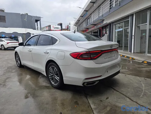2018 Hyundai Grandeur — foto 7 / 19