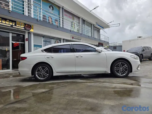 2018 Hyundai Grandeur — foto 13 / 19