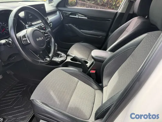 2022 Kia Seltos — foto 7 / 10