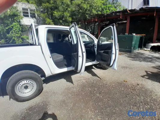 2021 Nissan Frontier — foto 2 / 10