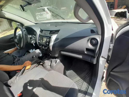 2021 Nissan Frontier — foto 4 / 10