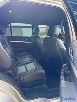 2017 Ford Explorer — foto 5 / 12
