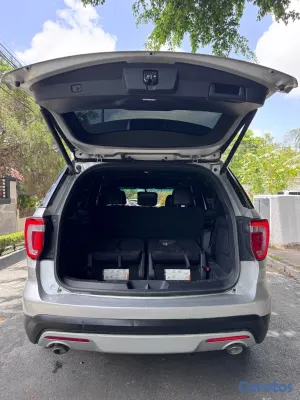 2017 Ford Explorer — foto 8 / 12