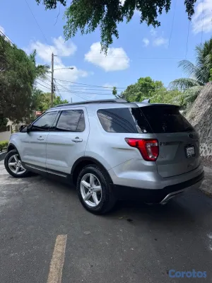 2017 Ford Explorer — foto 11 / 12