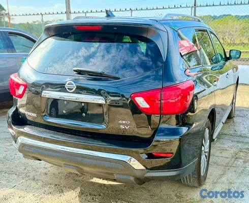 2019 Nissan Pathfinder — foto 3 / 9