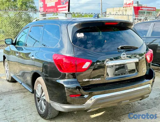 2019 Nissan Pathfinder — foto 5 / 9