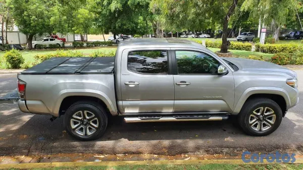 2016 Toyota Tacoma — foto 2 / 11