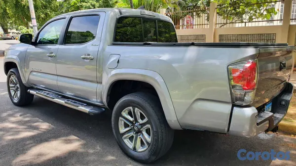 2016 Toyota Tacoma — foto 8 / 11