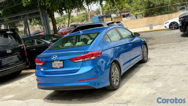 2017 Hyundai Elantra — foto 3 / 10