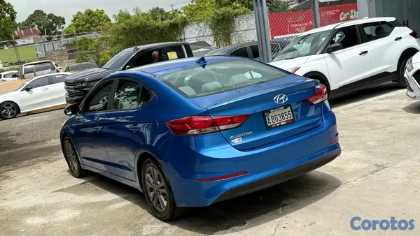 2017 Hyundai Elantra — foto 4 / 10