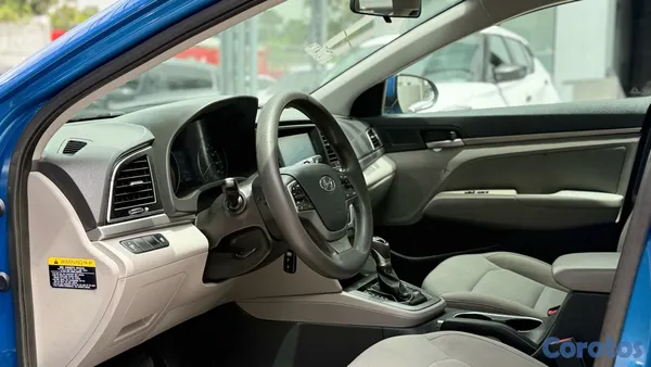 2017 Hyundai Elantra — foto 5 / 10
