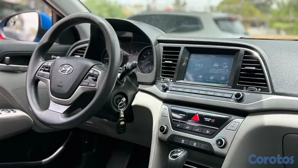 2017 Hyundai Elantra — foto 7 / 10