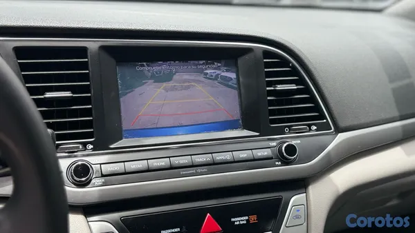 2017 Hyundai Elantra — foto 9 / 10
