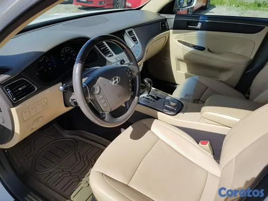 2010 Hyundai Genesis — foto 4 / 10