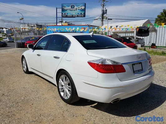2010 Hyundai Genesis — foto 7 / 10