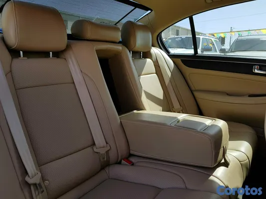 2010 Hyundai Genesis — foto 10 / 10