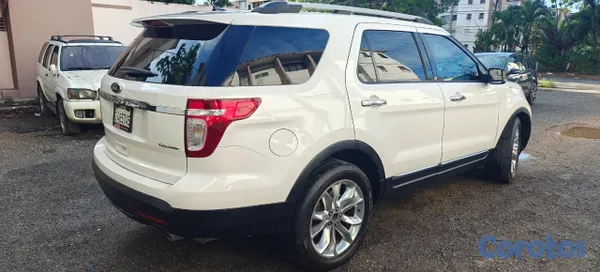 2013 Ford Explorer — foto 4 / 16