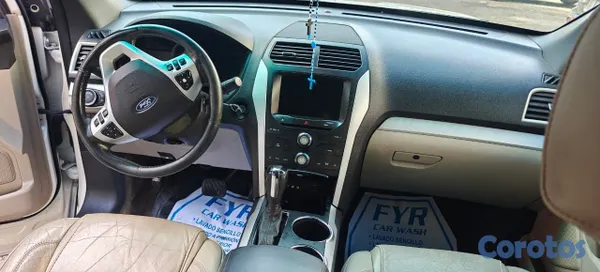 2013 Ford Explorer — foto 8 / 16
