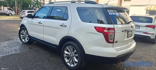 2013 Ford Explorer — foto 9 / 16