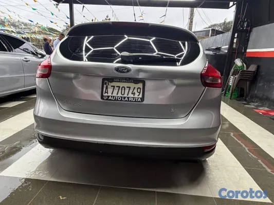 2016 Ford Focus — foto 7 / 11