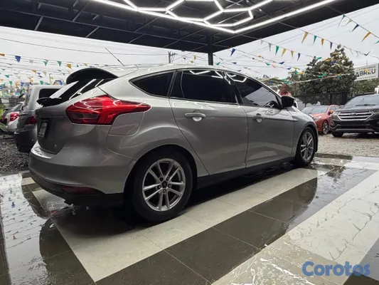 2016 Ford Focus — foto 9 / 11