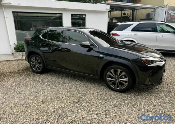 2024 Lexus UX — foto 2 / 9