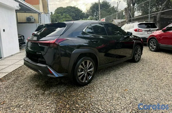 2024 Lexus UX — foto 3 / 9