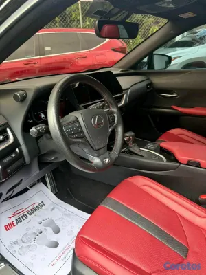 2024 Lexus UX — foto 5 / 9