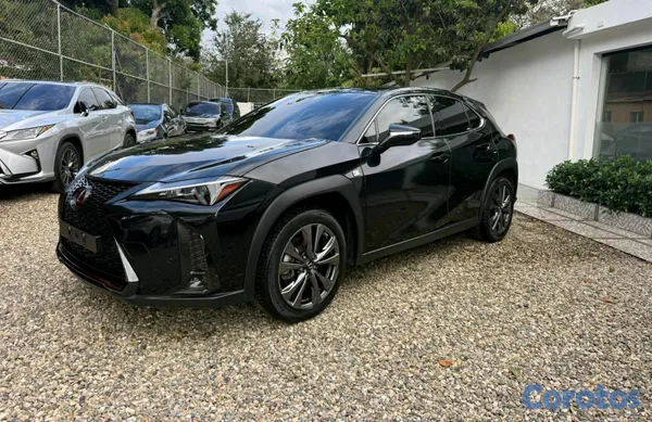 2024 Lexus UX — foto 8 / 9