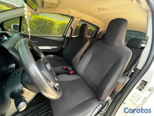 2016 Toyota Vitz — foto 4 / 11