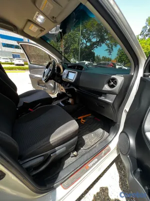 2016 Toyota Vitz — foto 5 / 11