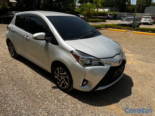 2016 Toyota Vitz — foto 8 / 11
