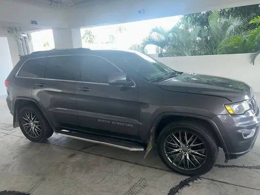 2017 Jeep Grand Cherokee — foto 2 / 9
