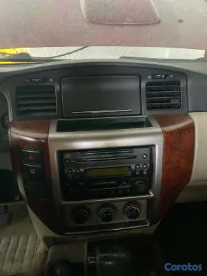 2005 Nissan Patrol — foto 4 / 6