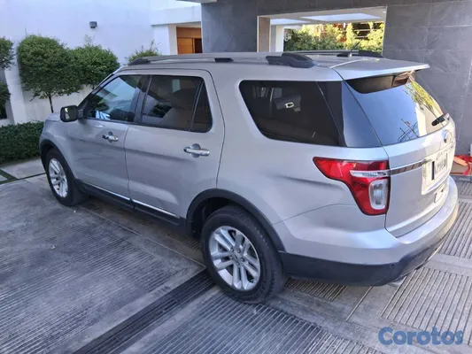 2013 Ford Explorer — foto 6 / 8